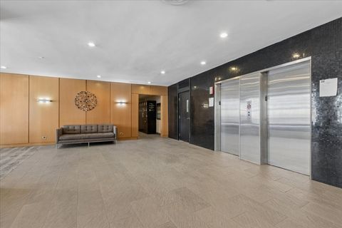 Tiny photo for 2930 N Sheridan Road #1403, Chicago, IL 60657 (MLS # 12598006)