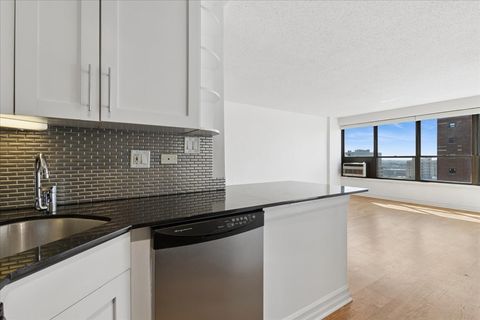 Tiny photo for 2930 N Sheridan Road #1403, Chicago, IL 60657 (MLS # 12598006)