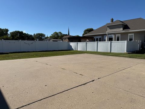 Tiny photo for 1024 Peoria Street, Peru, IL 61354 (MLS # 12486446)