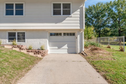 Tiny photo for 3303 S Hampton Drive, Bettendorf, IA 52722 (MLS # 12792116)