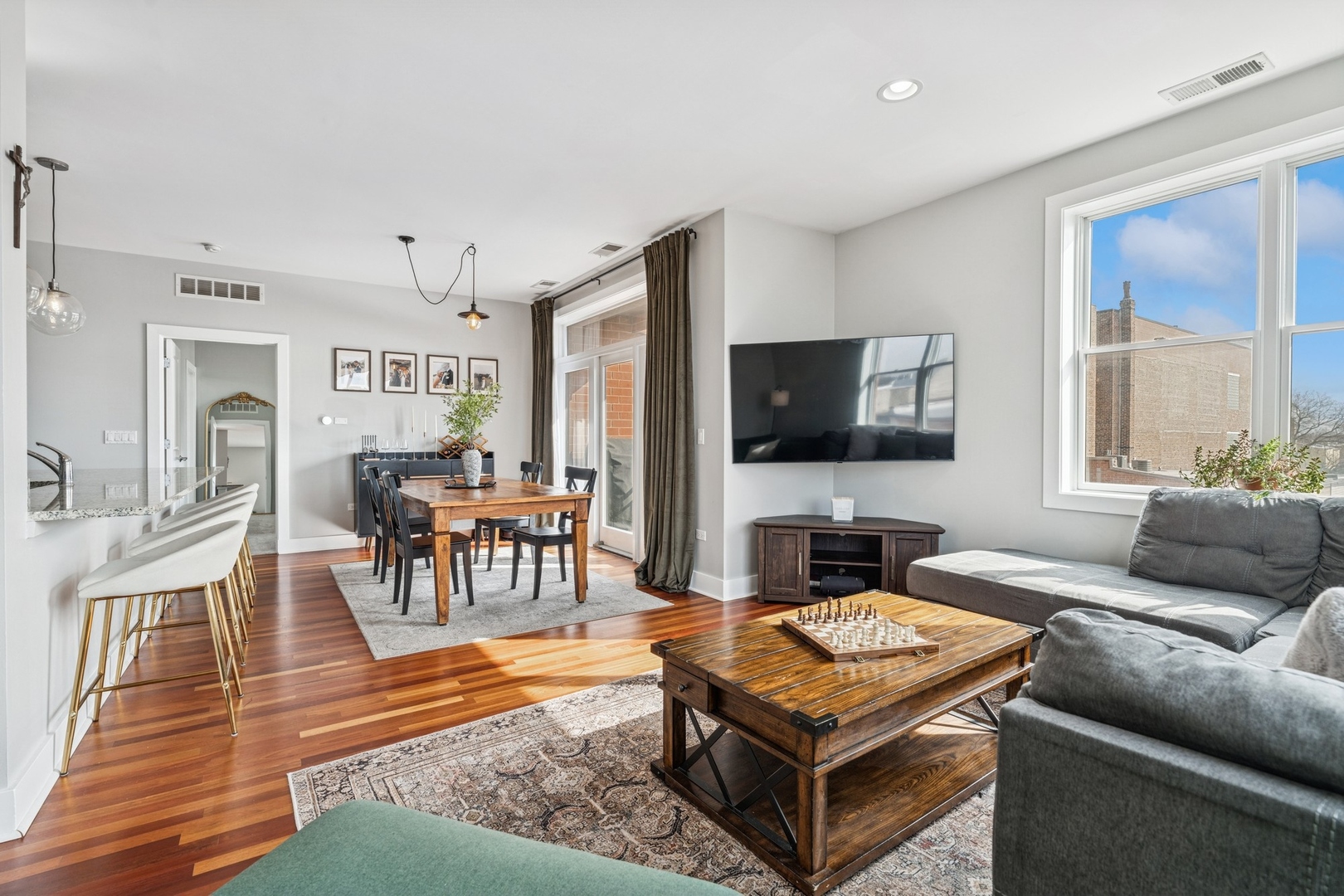 2740 W Armitage Avenue 404S