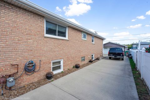 Tiny photo for 8405 Melvina Avenue, Burbank, IL 60459 (MLS # 12485912)