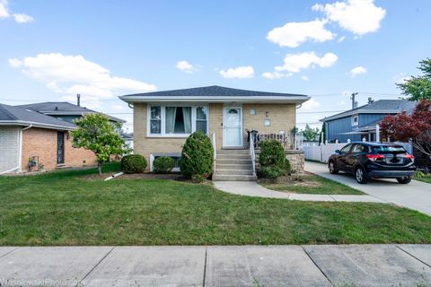 Tiny photo for 8405 Melvina Avenue, Burbank, IL 60459 (MLS # 12485912)