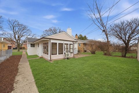Tiny photo for 3829 W Chase Avenue, Lincolnwood, IL 60712 (MLS # 12584040)