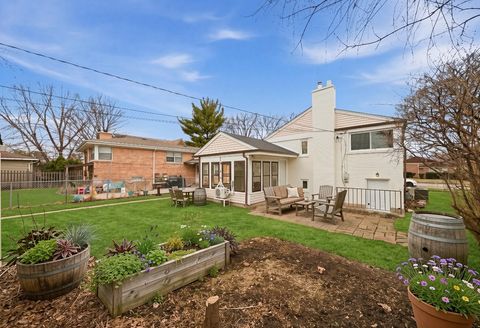 Tiny photo for 3829 W Chase Avenue, Lincolnwood, IL 60712 (MLS # 12584040)