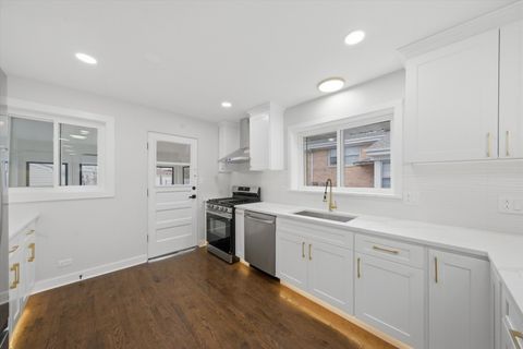 Tiny photo for 3829 W Chase Avenue, Lincolnwood, IL 60712 (MLS # 12584040)