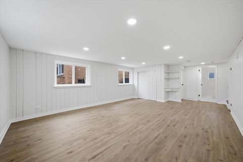 Tiny photo for 3829 W Chase Avenue, Lincolnwood, IL 60712 (MLS # 12584040)