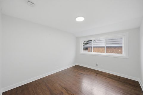 Tiny photo for 3829 W Chase Avenue, Lincolnwood, IL 60712 (MLS # 12584040)