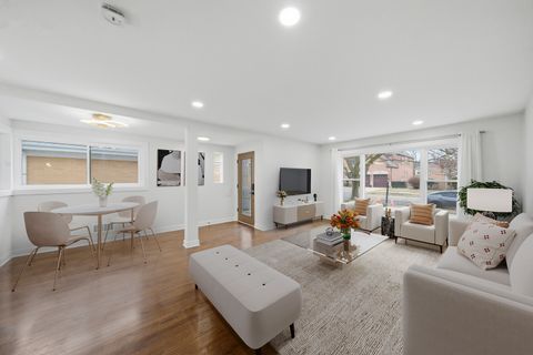 Tiny photo for 3829 W Chase Avenue, Lincolnwood, IL 60712 (MLS # 12584040)