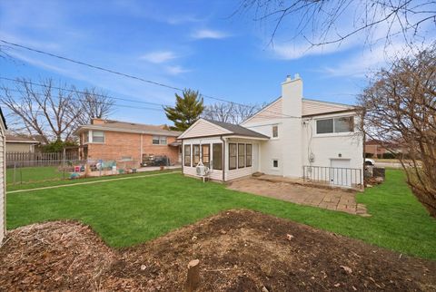 Tiny photo for 3829 W Chase Avenue, Lincolnwood, IL 60712 (MLS # 12584040)