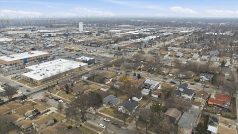 Tiny photo for 3829 W Chase Avenue, Lincolnwood, IL 60712 (MLS # 12584040)