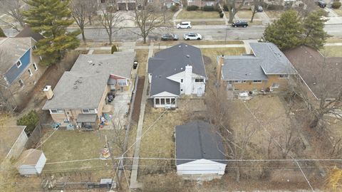 Tiny photo for 3829 W Chase Avenue, Lincolnwood, IL 60712 (MLS # 12584040)