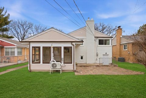 Tiny photo for 3829 W Chase Avenue, Lincolnwood, IL 60712 (MLS # 12584040)