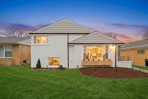 Tiny photo for 3829 W Chase Avenue, Lincolnwood, IL 60712 (MLS # 12584040)