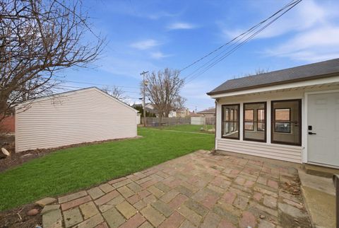 Tiny photo for 3829 W Chase Avenue, Lincolnwood, IL 60712 (MLS # 12584040)