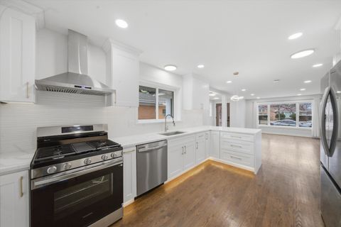 Tiny photo for 3829 W Chase Avenue, Lincolnwood, IL 60712 (MLS # 12584040)