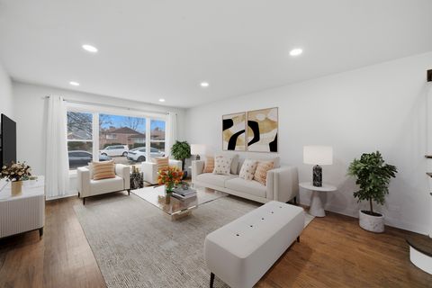 Tiny photo for 3829 W Chase Avenue, Lincolnwood, IL 60712 (MLS # 12584040)