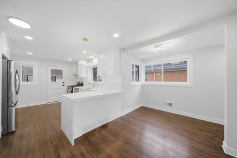 Tiny photo for 3829 W Chase Avenue, Lincolnwood, IL 60712 (MLS # 12584040)