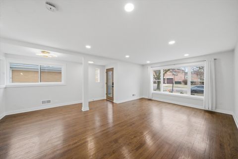 Tiny photo for 3829 W Chase Avenue, Lincolnwood, IL 60712 (MLS # 12584040)