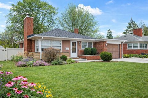 Photo of 515 S Chestnut Avenue, Arlington Heights, IL 60005 (MLS # 12584434)