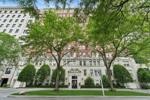219 E Lake Shore Drive 8C Chicago IL 60611