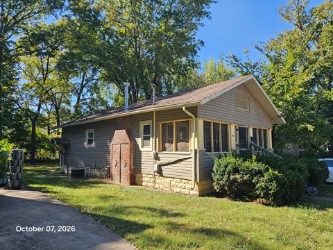 Tiny photo for 613 W Elm Street, Carbondale, IL 62901 (MLS # 12768729)