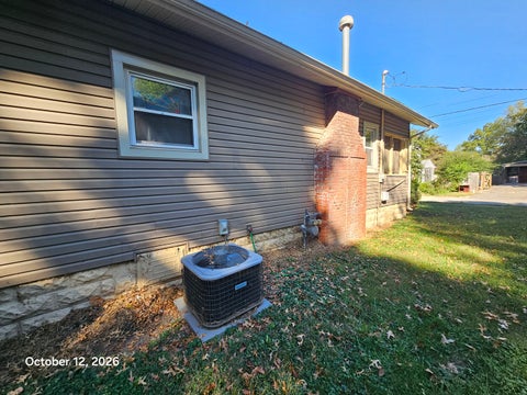 Tiny photo for 613 W Elm Street, Carbondale, IL 62901 (MLS # 12768729)