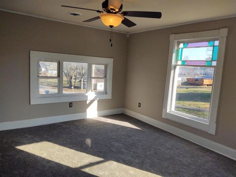 Tiny photo for 603 N 5th Street, Vienna, IL 62995 (MLS # 100000463)