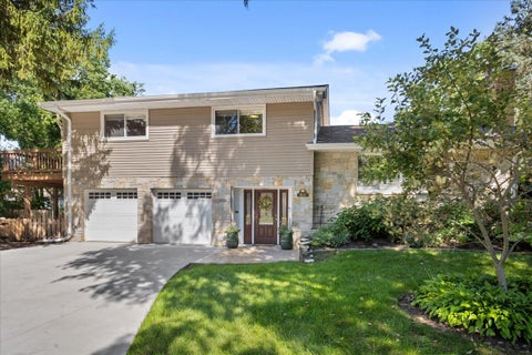 Photo of 803 Pine Street, Deerfield, IL 60015 (MLS # 12734134)