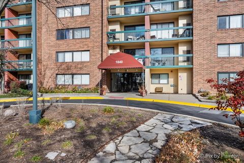 Tiny photo for 1840 HUNTINGTON Boulevard #BW608, Hoffman Estates, IL 60169 (MLS # 12518879)