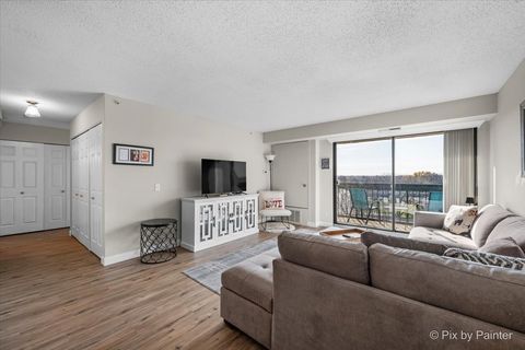 Tiny photo for 1840 HUNTINGTON Boulevard #BW608, Hoffman Estates, IL 60169 (MLS # 12518879)