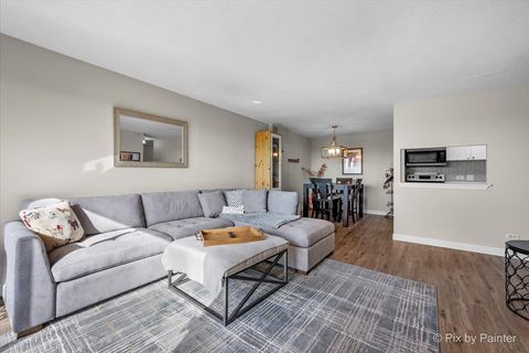 Tiny photo for 1840 HUNTINGTON Boulevard #BW608, Hoffman Estates, IL 60169 (MLS # 12518879)