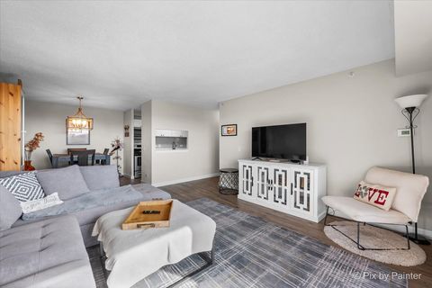 Tiny photo for 1840 HUNTINGTON Boulevard #BW608, Hoffman Estates, IL 60169 (MLS # 12518879)