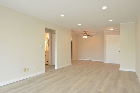 Tiny photo for 826 E Old Willow Road #206, Prospect Heights, IL 60070 (MLS # 12629865)