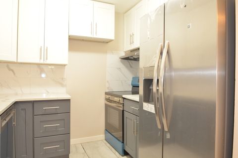 Tiny photo for 826 E Old Willow Road #206, Prospect Heights, IL 60070 (MLS # 12629865)