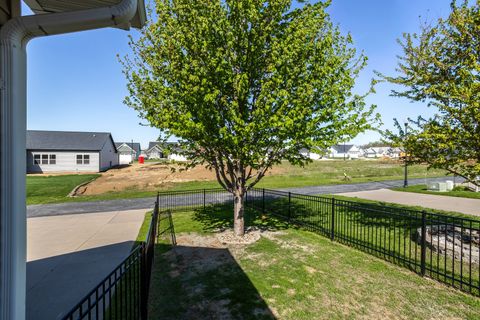 Tiny photo for 6234 Mississippi Avenue, Davenport, IA 52807 (MLS # 12629253)