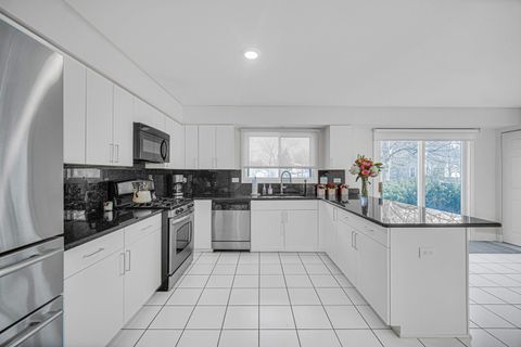 Tiny photo for 2873 Whispering Oaks Drive, Buffalo Grove, IL 60089 (MLS # 12577995)