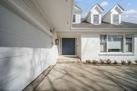 Tiny photo for 2873 Whispering Oaks Drive, Buffalo Grove, IL 60089 (MLS # 12577995)