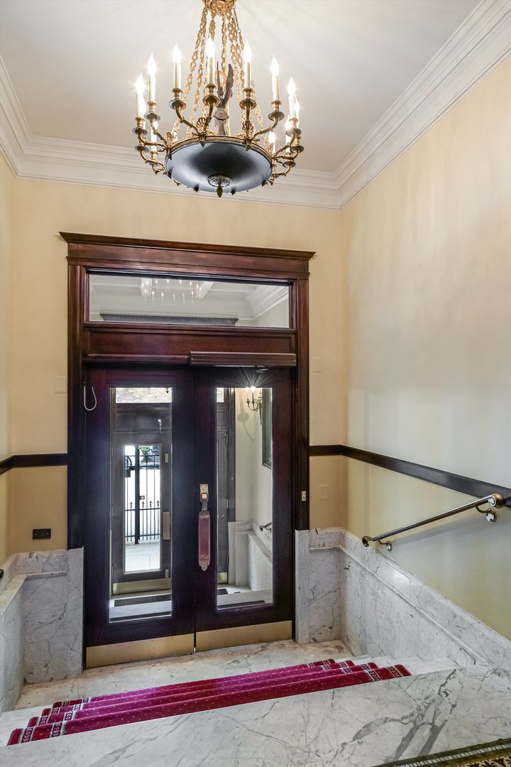 1210 N ASTOR Street 1A