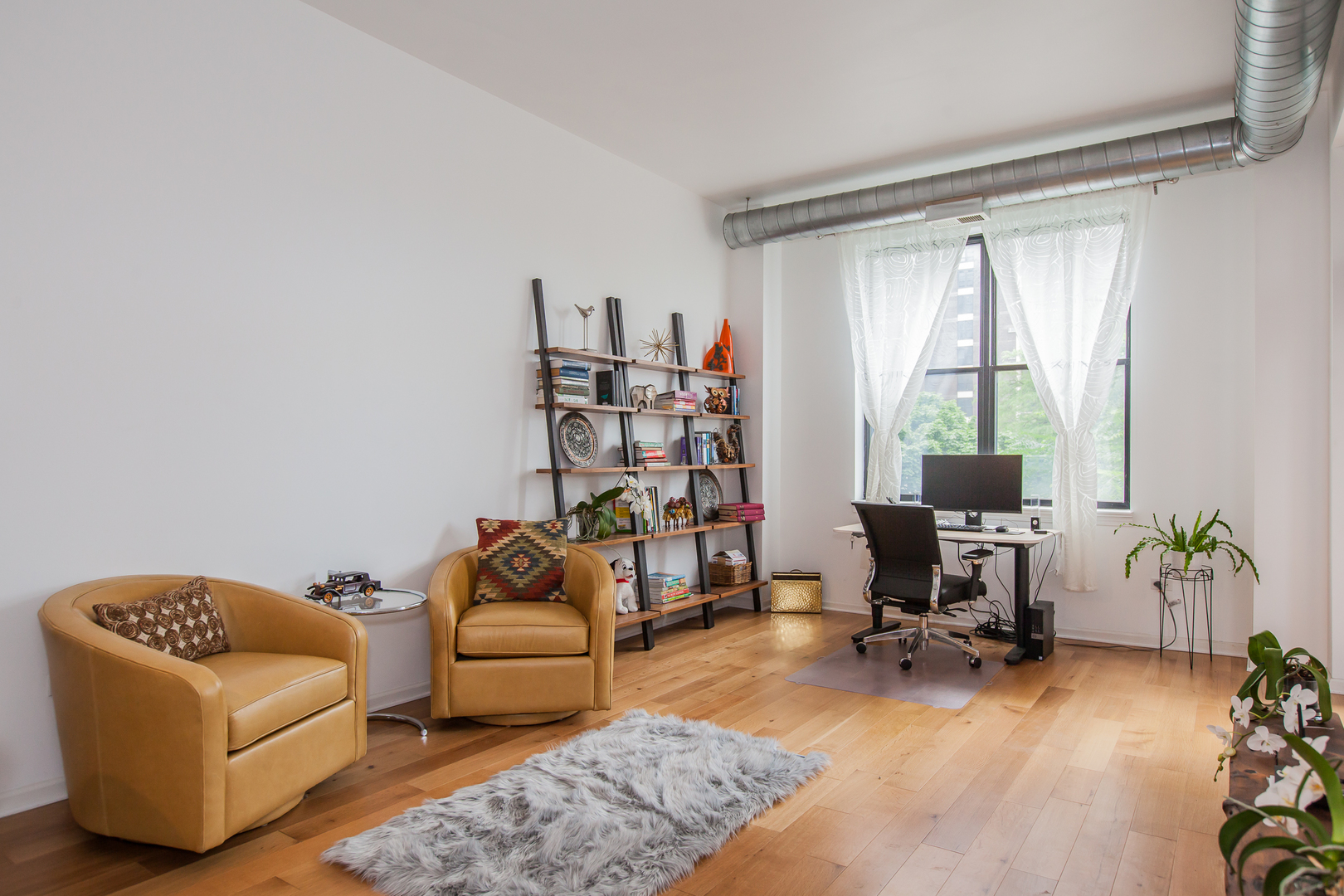950 W Leland Avenue 311