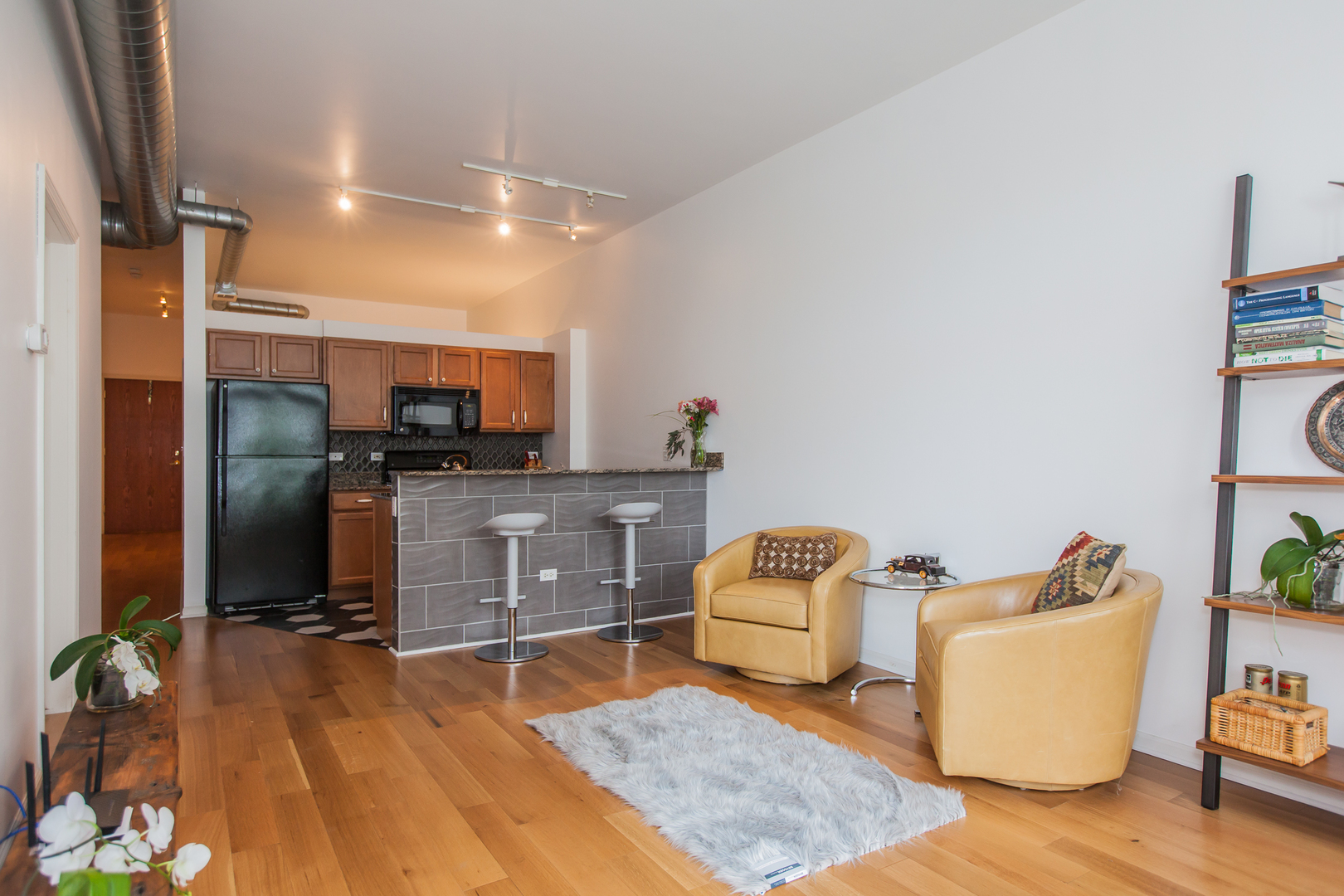 950 W Leland Avenue 311