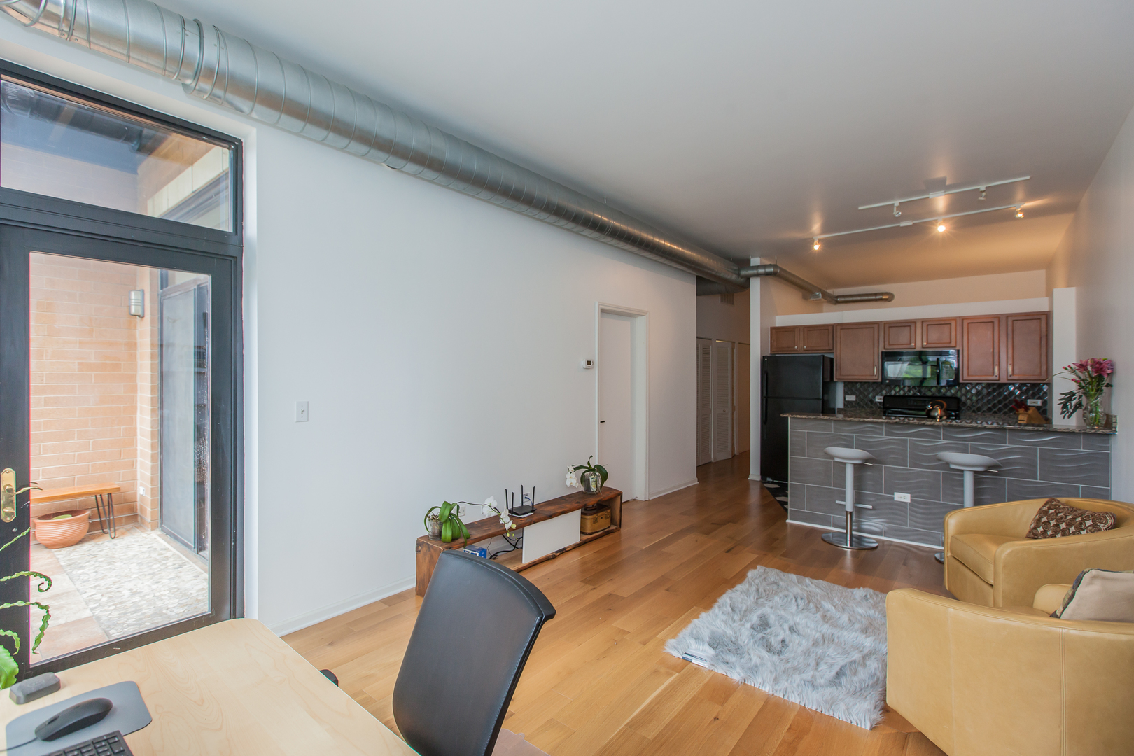 950 W Leland Avenue 311