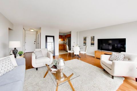 Tiny photo for 2800 N Lake Shore Drive #414, Chicago, IL 60657 (MLS # 12604424)