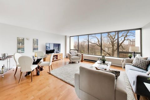 Tiny photo for 2800 N Lake Shore Drive #414, Chicago, IL 60657 (MLS # 12604424)
