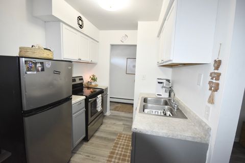 Tiny photo for 605 N Wolf Road #B9, Hillside, IL 60162 (MLS # 12611633)