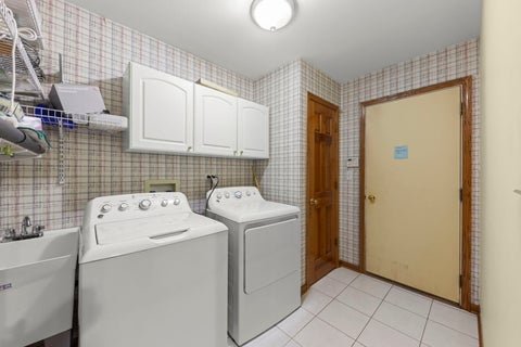 Tiny photo for 1N145 Glenrise Court, Glen Ellyn, IL 60137 (MLS # 12739607)