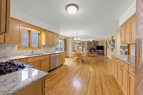 Tiny photo for 1N145 Glenrise Court, Glen Ellyn, IL 60137 (MLS # 12739607)