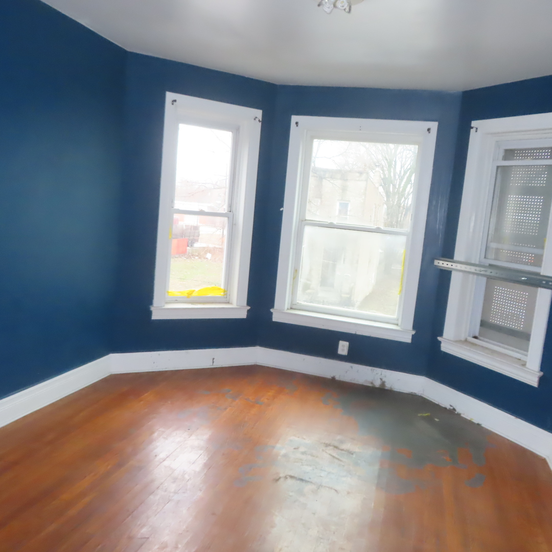 5607 S Emerald Avenue