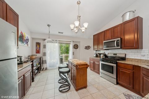 Tiny photo for 1952 Crenshaw Circle #1952, Vernon Hills, IL 60061 (MLS # 12346546)