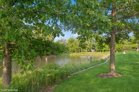 Tiny photo for 1952 Crenshaw Circle #1952, Vernon Hills, IL 60061 (MLS # 12346546)